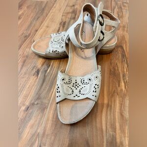 Elegant Women's Sandals in Cream
